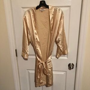 Pretty Creme Robe Size L/XL (Never Worn)